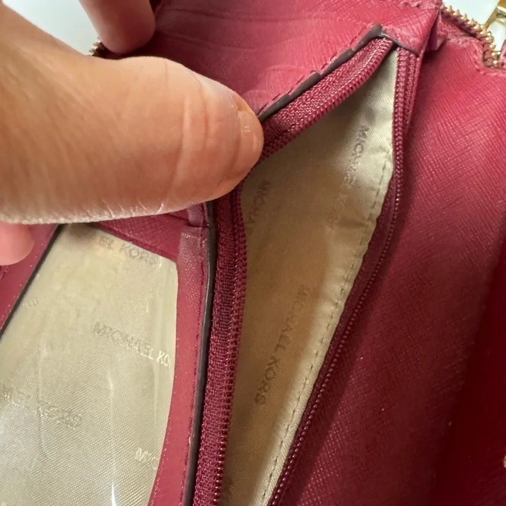 Michael Kors Jet Set Travel Wristlet Wallet Burgundy Pebbled Leather